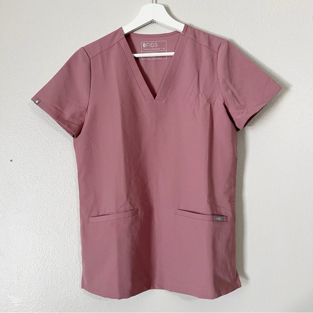 Figs Casma Three-Pocket Scrub Top in Mauve Size XSmall